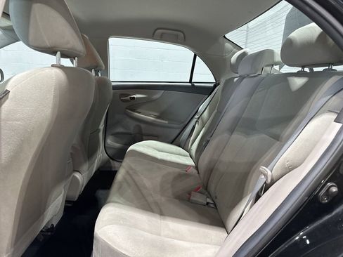 Used 2013 Toyota Corolla LE FWD image 12