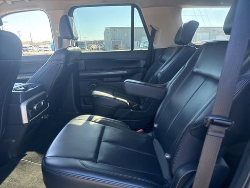 Used 2024 Ford Expedition XLT image 10