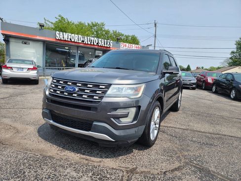 Used 2016 Ford Explorer XLT w/ Equipment Group 202A image 8