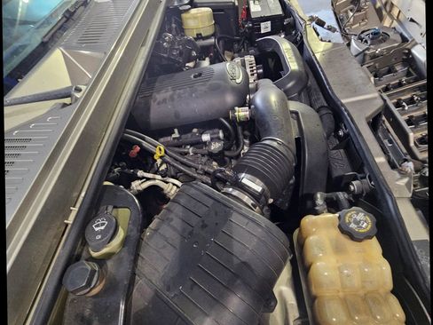 Used 2005 HUMMER H2 SUT w/ Preferred Equipment Group AWD/4WD image 34