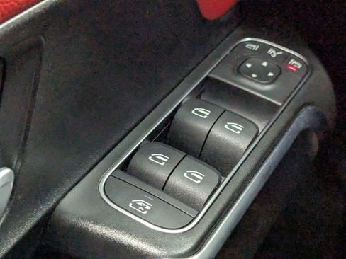 Used 2021 Mercedes-Benz GLB 250 w/ AMG Line image 17