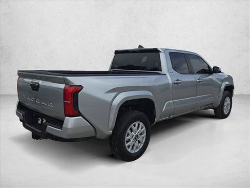 Used 2025 Toyota Tacoma SR5 AWD/4WD image 5