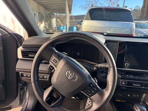 Used 2025 Toyota Camry SE image 36