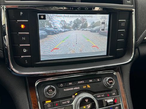 Used 2017 Lincoln Continental Select w/ Climate Package image 25