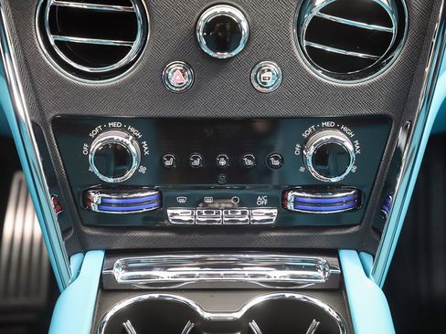 Used 2023 Rolls-Royce Cullinan AWD/4WD image 34