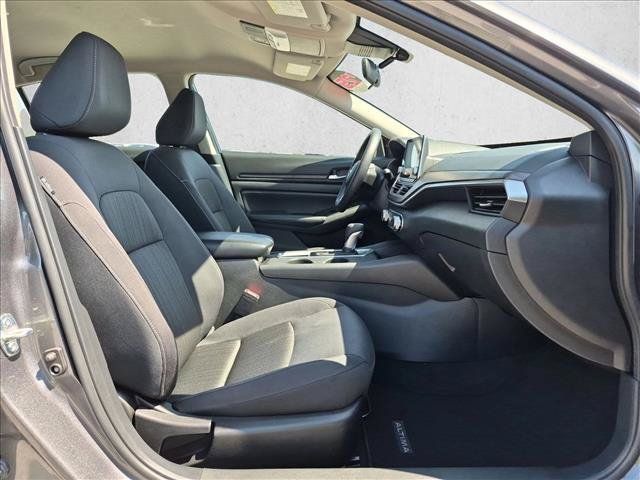 Used 2025 Nissan Altima 2.5 SV FWD image 18