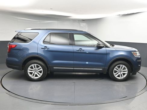 Used 2018 Ford Explorer XLT AWD/4WD image 8