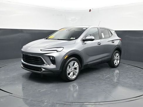 Used 2025 Buick Encore GX Preferred AWD/4WD image 4