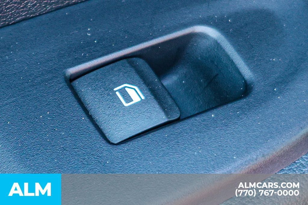 Used 2025 Hyundai Venue SEL FWD image 48