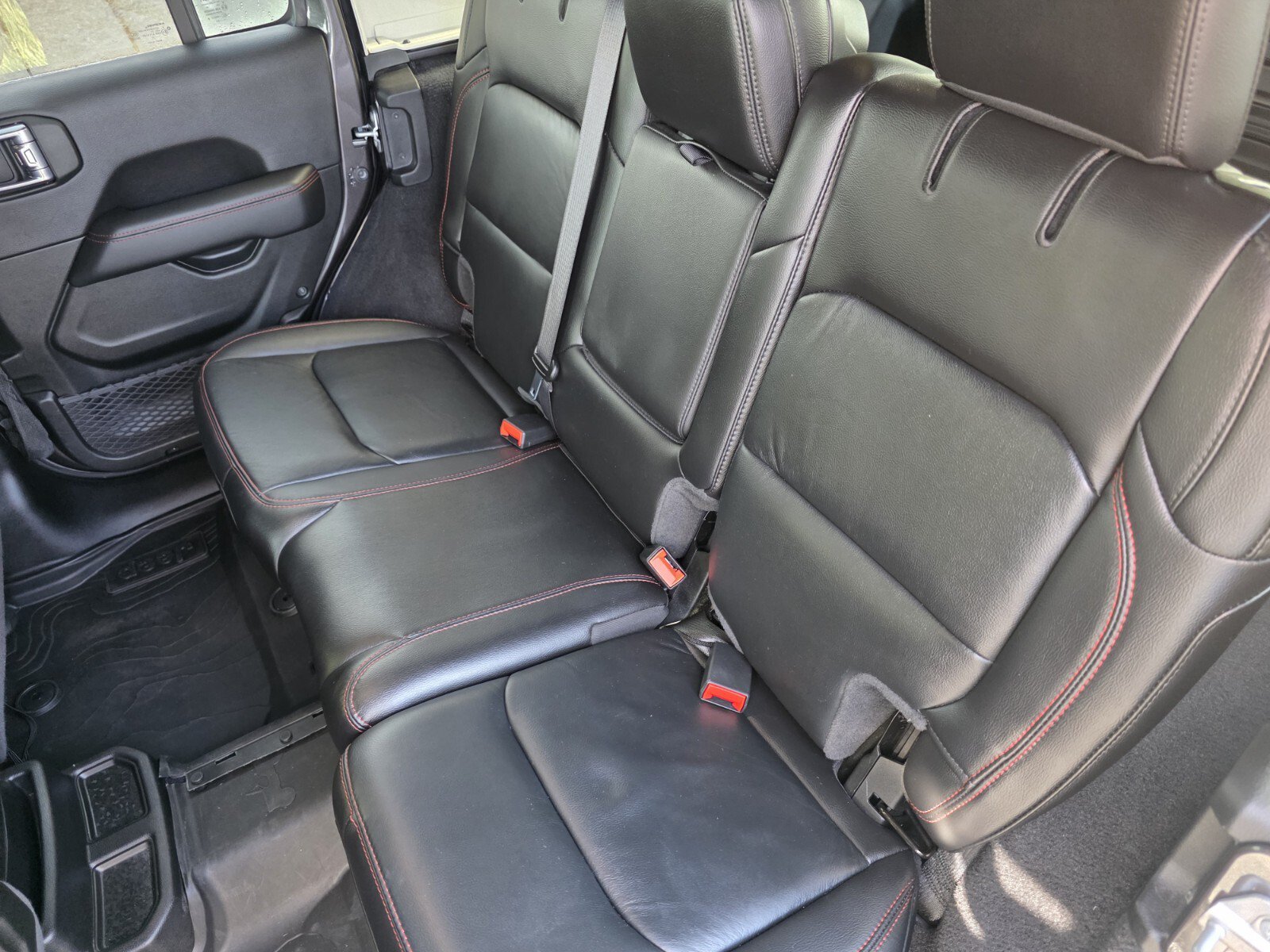 Used 2021 Jeep Wrangler Unlimited Rubicon w/ Cold Weather Group AWD/4WD image 16