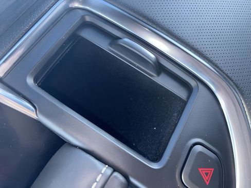 Used 2024 GMC Yukon SLT image 12