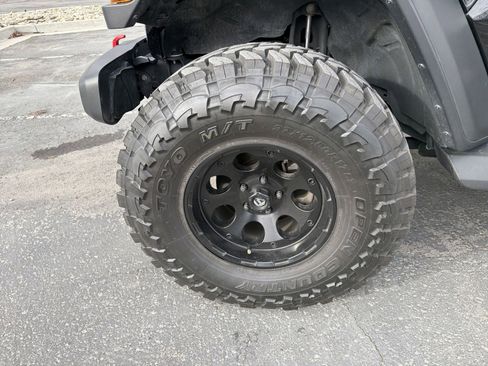 Used 2021 Jeep Gladiator Rubicon image 15