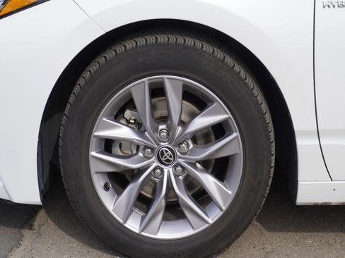 Used 2021 Toyota Avalon XLE image 7