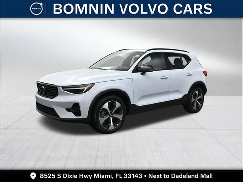 Used 2024 Volvo XC40 B5 Plus w/ Climate Package AWD/4WD image 1