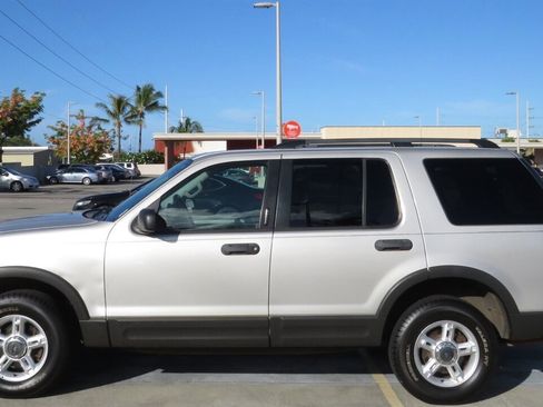 Used 2003 Ford Explorer XLT image 2