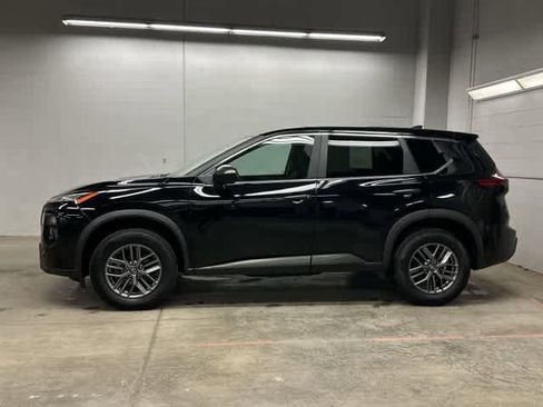 Used 2024 Nissan Rogue S AWD/4WD image 2