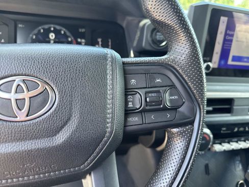 Used 2025 Toyota Tacoma SR AWD/4WD image 16