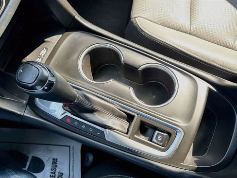 Used 2020 Chevrolet Equinox Premier FWD image 21
