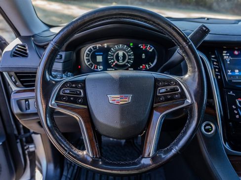 Used 2020 Cadillac Escalade ESV Premium Luxury image 15