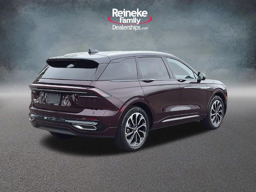 Used 2024 Lincoln Nautilus Reserve w/ Equipment Group 202A AWD/4WD image 6