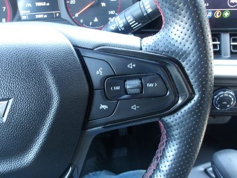 Used 2024 Chevrolet Trax RS w/ Sunroof Package FWD image 17
