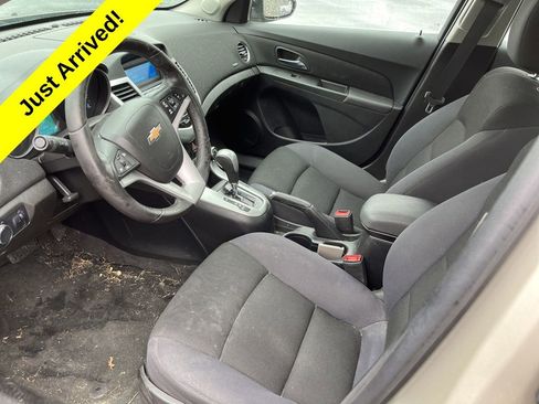 Used 2014 Chevrolet Cruze LT FWD image 2