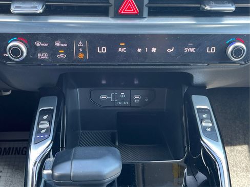 Used 2025 Kia Sorento SX FWD image 34