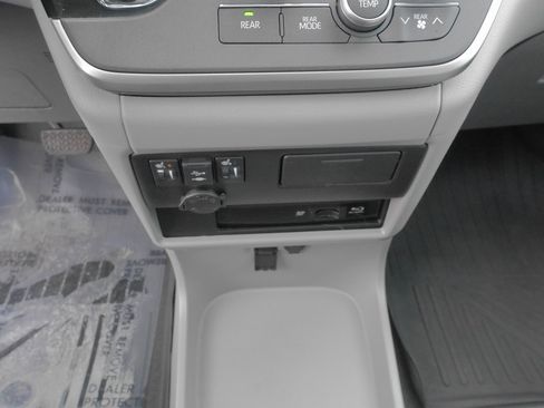 Used 2020 Toyota Sienna XLE Premium image 28