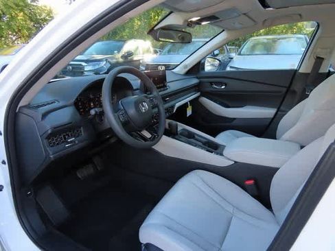New 2025 Honda Accord SE image 2