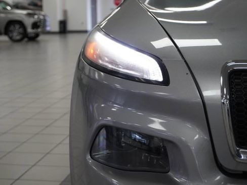 Used 2015 Jeep Cherokee Limited image 26