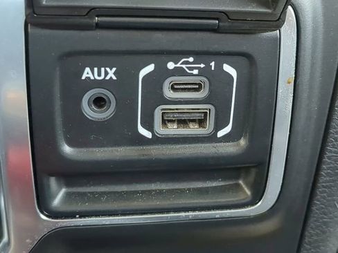 Used 2019 Jeep Wrangler Unlimited Sahara AWD/4WD image 26