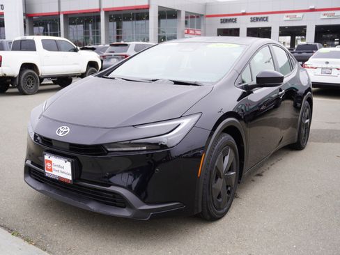 Used 2024 Toyota Prius LE image 7