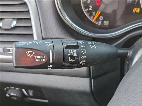 Used 2019 Jeep Grand Cherokee Altitude AWD/4WD image 15