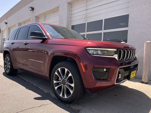 Used 2022 Jeep Grand Cherokee Overland AWD/4WD image 10