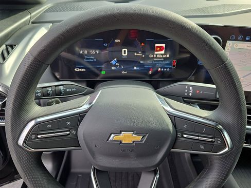 New 2026 Chevrolet Equinox EV LT image 17