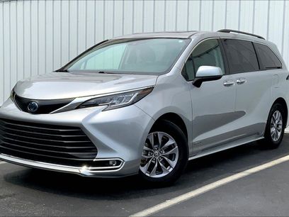 Used 2021 Toyota Sienna XLE