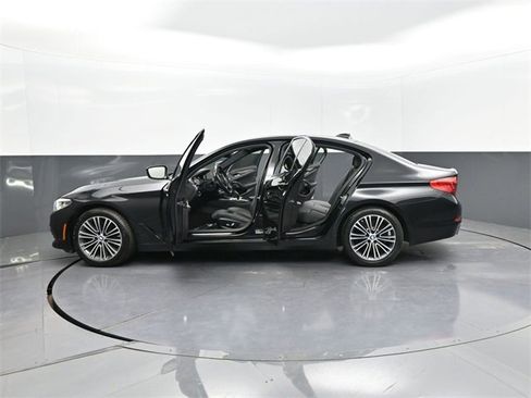 Used 2018 BMW 530i xDrive image 28