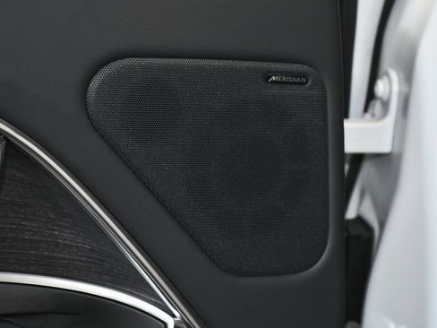 Used 2025 Land Rover Range Rover SE image 13