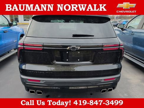 Used 2025 Chevrolet Traverse LT w/ Midnight/Sport Edition image 10