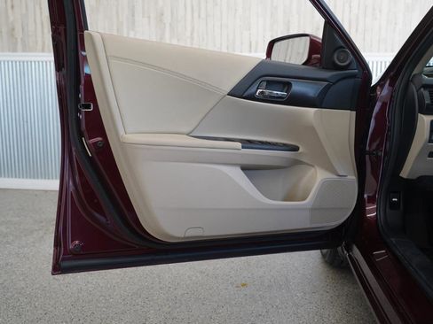 Used 2013 Honda Accord EX image 29