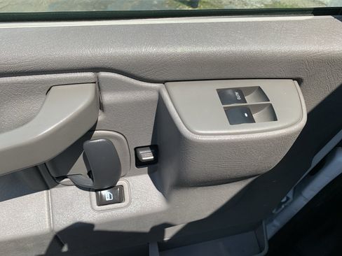 Used 2019 Chevrolet Express 3500 w/ Power Convenience Package RWD image 12
