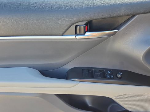 Used 2022 Toyota Camry LE image 19