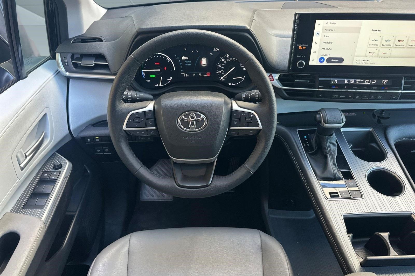 Used 2026 Toyota Sienna XLE FWD image 29