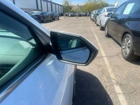 Used 2025 Hyundai Elantra Limited FWD image 7