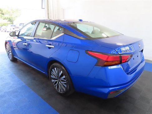 Used 2025 Nissan Altima 2.5 SV FWD image 10