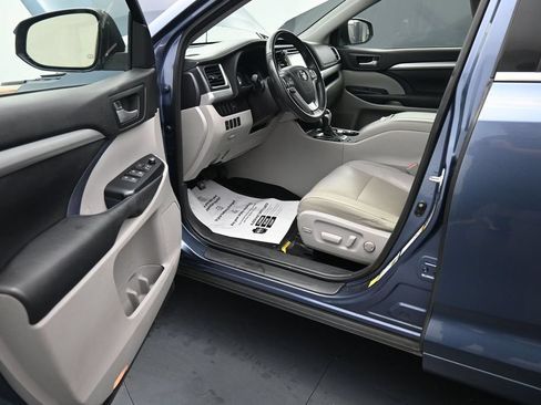 Used 2015 Toyota Highlander XLE FWD image 15