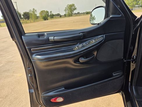 Used 2002 Lincoln Blackwood RWD image 12