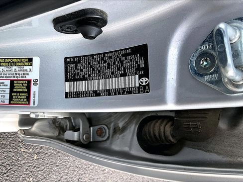 Used 2015 Toyota Corolla LE FWD image 4
