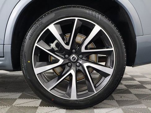 Used 2020 Volvo XC90 T8 Momentum w/ Protection Package Premier image 17