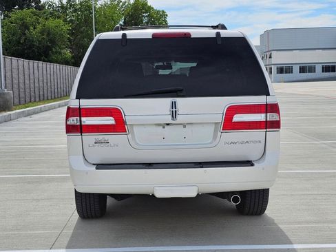 Used 2012 Lincoln Navigator L 2WD image 7